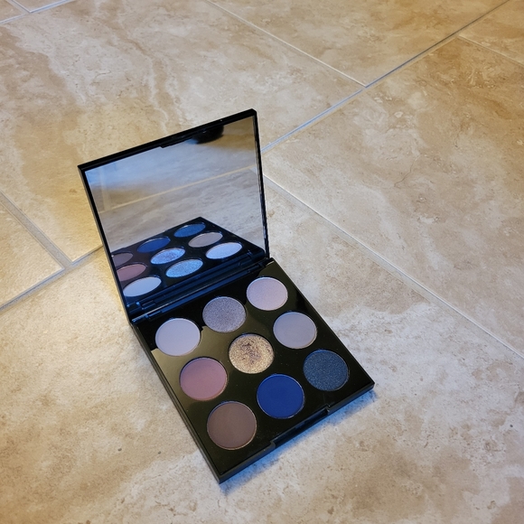 Morphe Eyeshadow Palette - Picture 2 of 2
